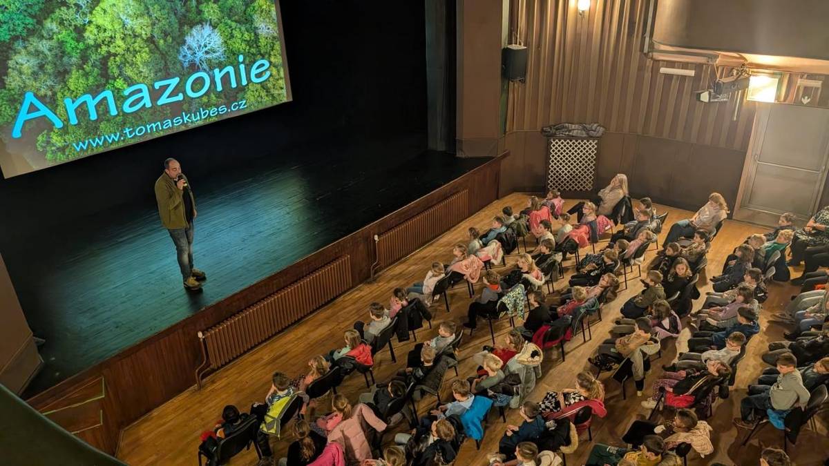 Žáci navštívili v kadaňském Orfeu poutavou cestopisnou přednášku věnovanou Amazonce, právem nazývané matkou všech řek. Společně s přednášejícím se vydali na pomyslnou cestu po jejím toku od Atlantského oceánu až do peruánského města Iquitos.