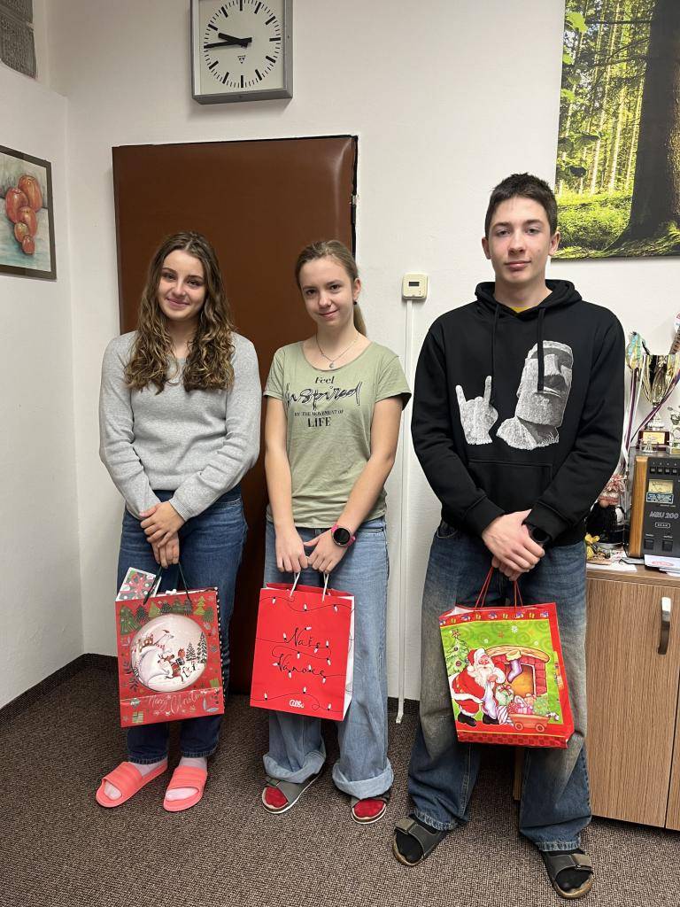 Na naší škole se uskutečnilo školní kolo olympiády z českého jazyka. Soutěž přilákala žáky, kteří si chtěli ověřit své znalosti a dovednosti v oblasti mateřského jazyka a zároveň se nebáli výzev v podobě netradičních úloh.