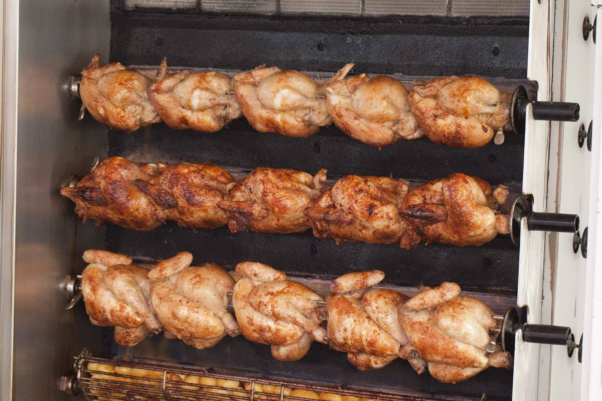 Dnes, tj. 18. prosince 2025, přijede do našeho města pojízdná prodejna Pepi Gril, která bude prodávat na tržišti na Ptačině grilovaná kuřata.