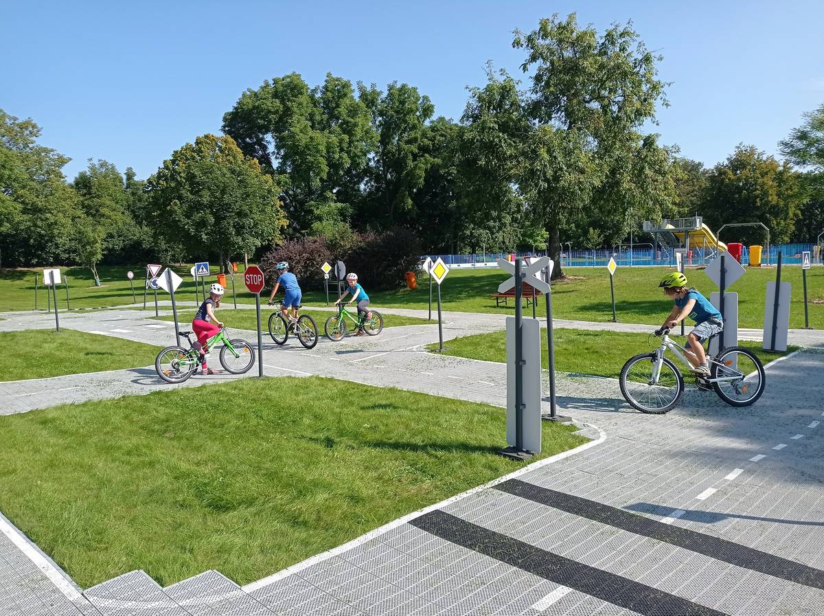 Přijďte si vyzkoušet dopravní hřiště a užít si odpoledne plné zábavy i poučení.