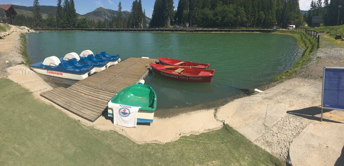 Členovia miestneho spolku VZS SČK LM sa tiež podieľajú na zabezpečení záchrany na vodnej ploche (zasnežovacie jazierko) v lyžiarskom stredisku Jasná (Biela Púť), kde si môžete vychutnať člnkovanie, jazdu na vodnom bicykli spolu s krásnym výhľadom na Chopok.