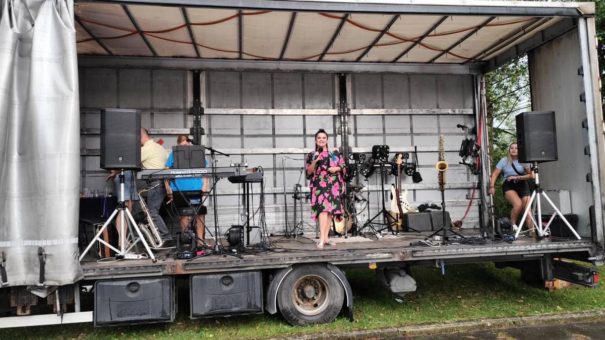 Práve môžete sledovať vystúpenie Jadranky.