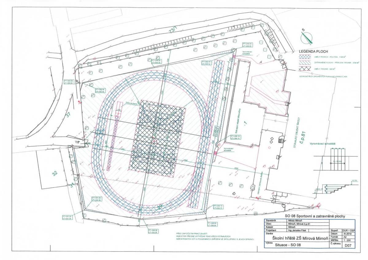 Vybudování nového školního hřiště u ZŠ Mírová v místě starého hřiště. Školní hřiště bude sloužit pro výuku tělesné výchovy ZŠ a dále pro školní i mimoškolní sportovní činnost. Sportoviště sestává z běžeckého oválu a běžecké rovné dráhy, doskočiště pro skok daleký a trojskok a víceúčelové hřiště pro