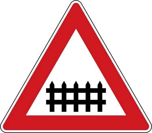 Informujeme občany, že nyní budou přejezdy uzavírány dle potřeb stavby, ale vždy zůstane jeden přejezd otevřen. Vše bude označeno provozovatelem stavby. Za vzniklé komplikace se provozovatel firma Padesta omlouvá. Děkujeme za pochopení.