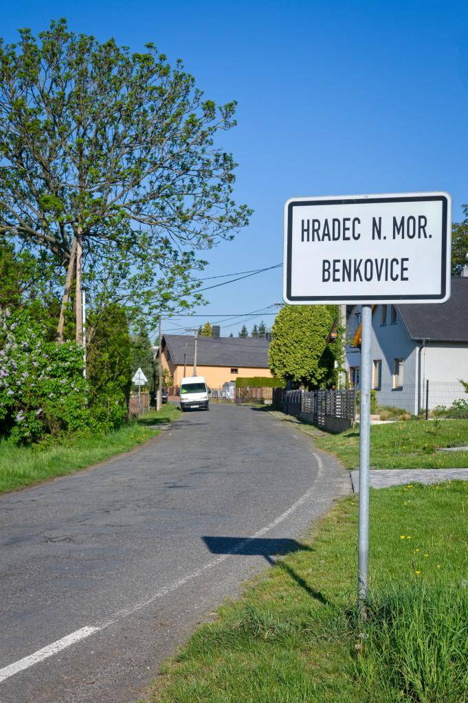 V Benkovicích byla úspěšně dokončena výstavba moderní optické sítě, která obyvatelům přináší stabilní a vysokorychlostní internet. Tato nová infrastruktura zajišťuje špičkovou kvalitu připojení odolnou vůči nepříznivému počasí.