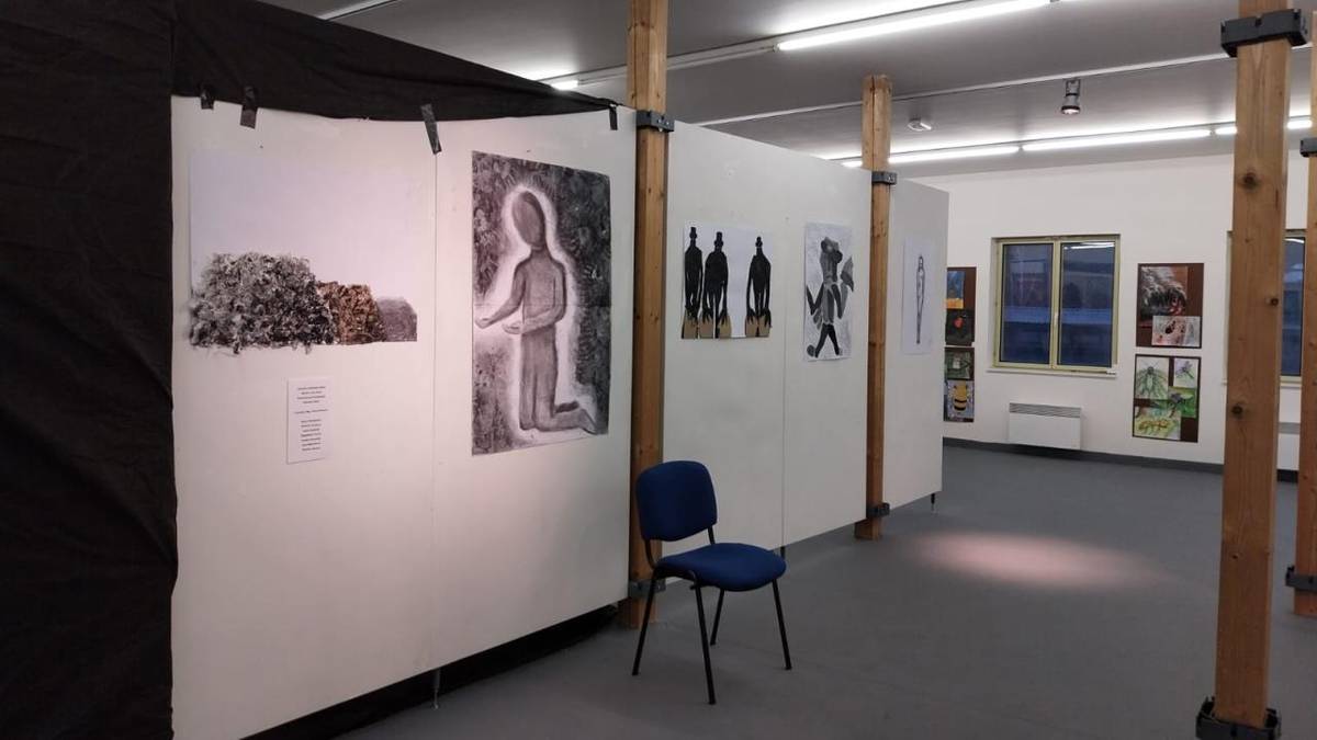 Památník Vojna slaví 20 let a připravil výstavu žáků výtvarných oborů všech ZUŠ s důrazem na téma svobody a 17. listopadu 1989. Milínští žáci Petry Peštové zareagovali příběhem Milušky Havlůjové. Výstava trvá do 1. 1. 2026. (Více v odkazu.)