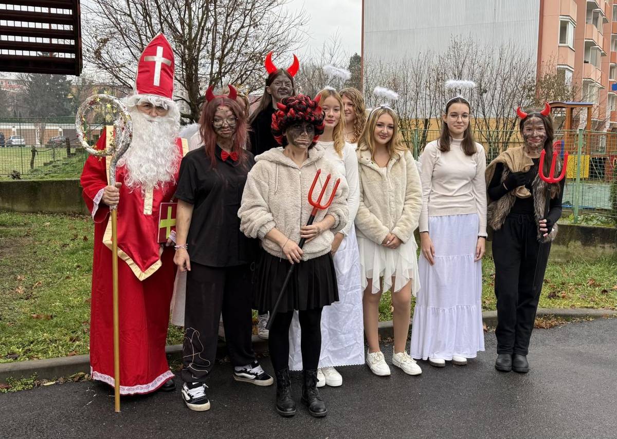 Dne 5. prosince 2025 se v Mateřské škole Hulín konalo velmi milé a očekávané setkání. Několik šikovných žákyň z 9. ročníků se proměnilo v roztomilé anděly a strašidelné, ale hodné čerty, aby potěšily ty nejmenší.