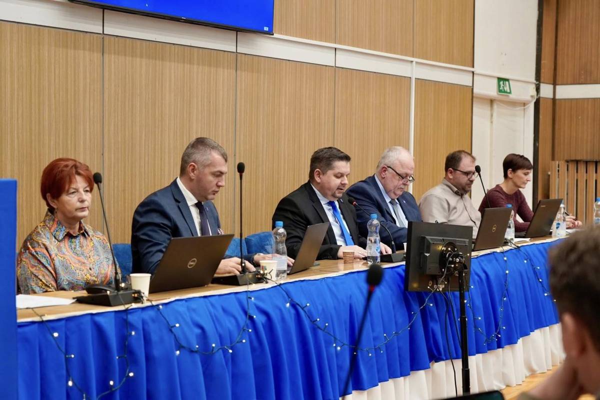 30. zasadnutie mestského zastupiteľstva, ktoré je zároveň posledným v tomto roku.