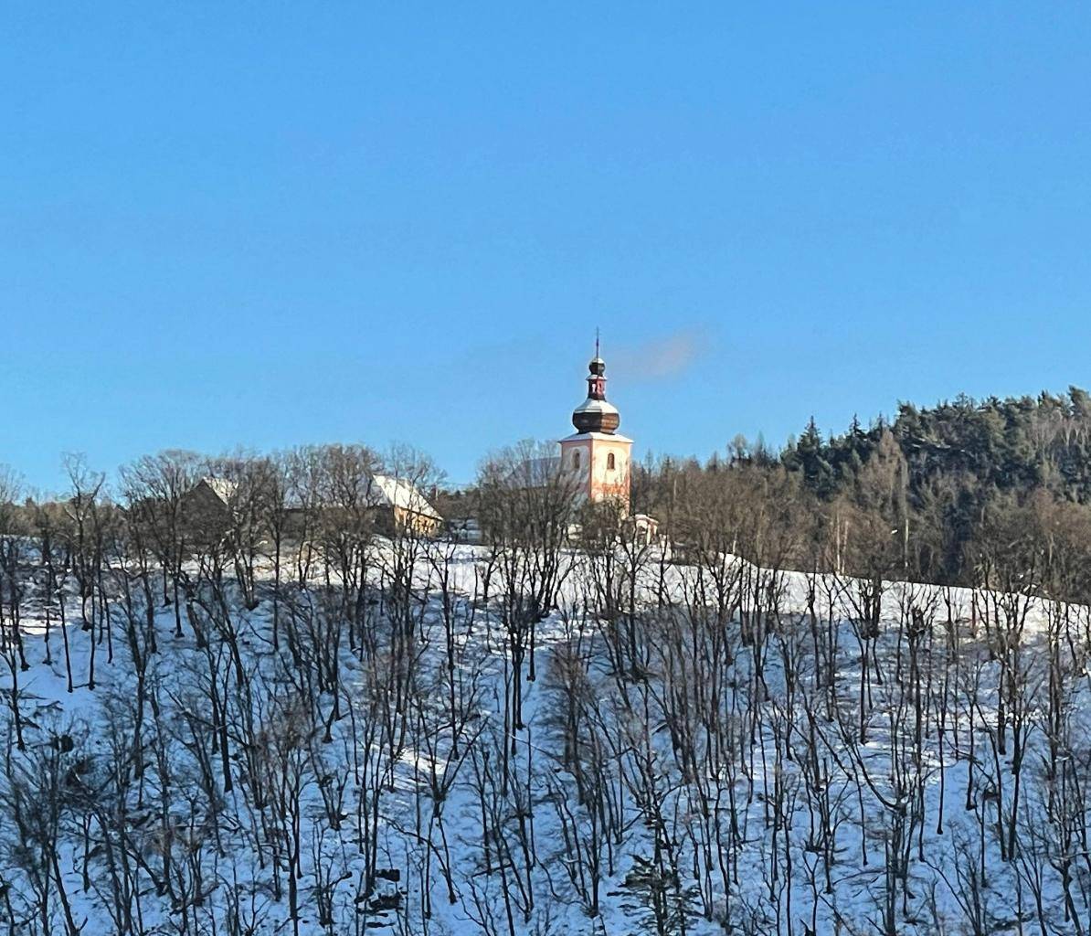 Pojďme se jako každý rok projít ze Čtyřkol na Hradiště. Kostel sv. Klimenta bude 24.12. otevřen od 10 do 16 hodin. Můžete si zapálit Betlémské světlo, zazpívat si koledy a naladit se na Štědrý večer. Sraz je u mostu v 10 hodin.