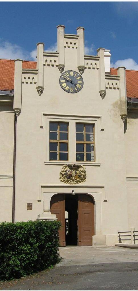 Ve čtvrtek 7. 12. v 8 hodin odjíždíme od MŠ přistaveným autobusem na vzdělávací program s dílničkou "Advent na zámku".