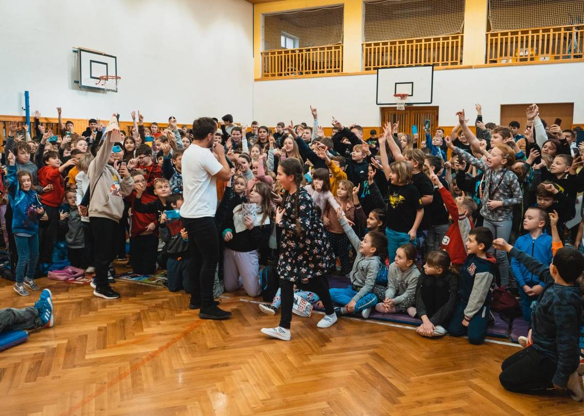 V sobotu 4.2.2023 přijel do Velkého Šenova známý youtuber Tary. Na akci dorazilo přes 250 dětí.