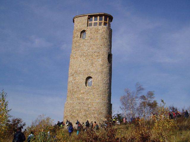 Po vánočních besedách je mnohdy potřeba si trošku "protáhnout pérka". Proto Vám přinášíme pár tipů na vyžití (především sportovní) v blízkém okolí do konce roku 2015.