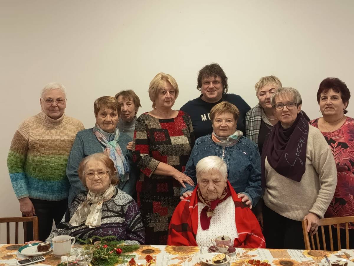 Společně jsme si na chvíli odpočinuly od předvánočního shonu, zavzpomínaly, sdílely radosti i drobné starosti a užily si čas ve společnosti ostatních dam z Radouňky a Jindřichova Hradce.