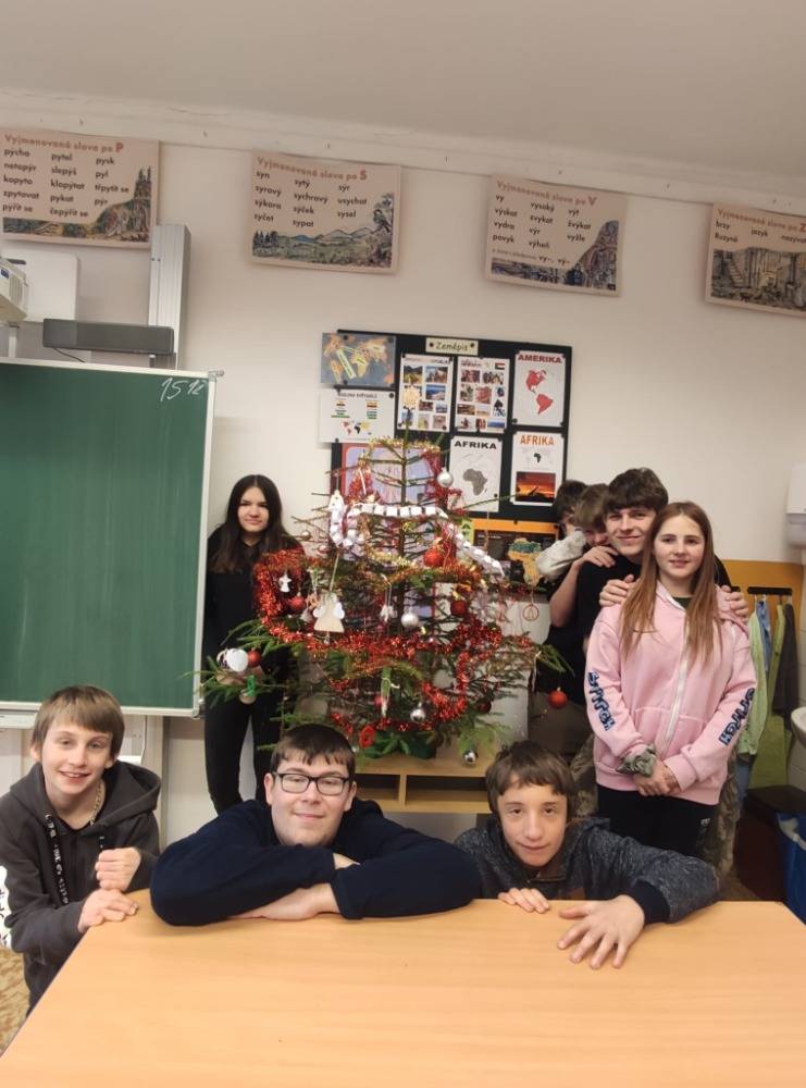 Zdobení vánočního stromečku