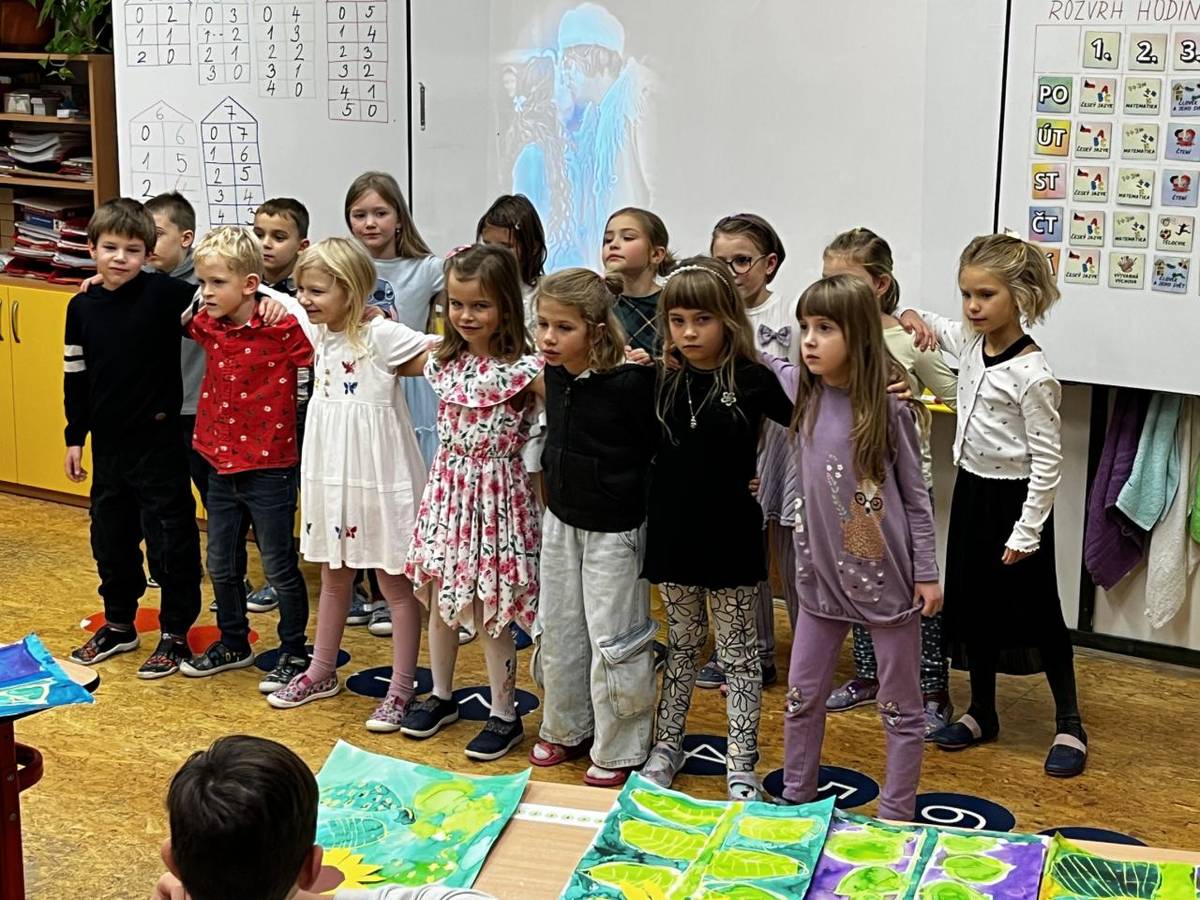 Slavnostní předávání Slabikáře proběhlo 1. prosince 2025 a žáci během něj předvedli rodičům své dovednosti, které získali v průběhu tří měsíců.