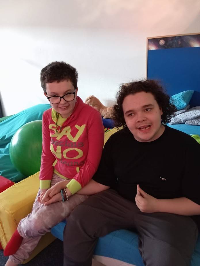 Ve smyslové výchově rozvíjíme své smysly, jemnou i hrubou motoriku, ale když je potřeba, dokážeme si i odpočinout ve snoezelenu.