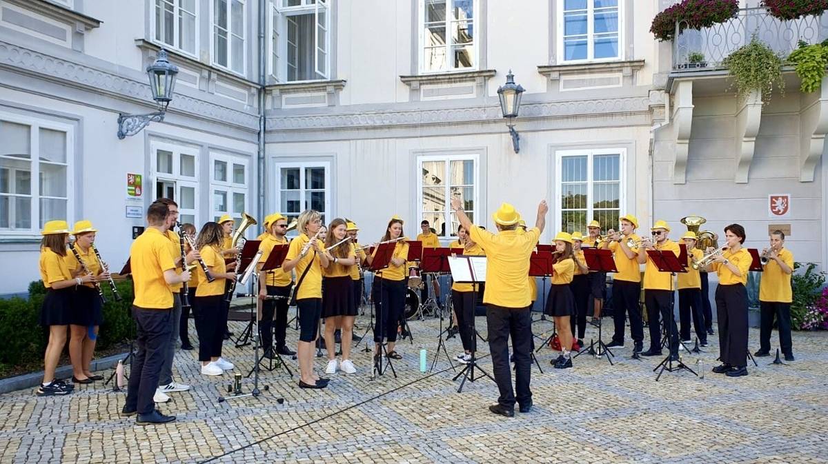 Koncert, Společenský areál Mže, Hornická 1695, 34701 Tachov, sobota 20. 12. 2025 od 17.00. TRADIČNÍ VÁNOČNÍ KONCERT DOM ZUŠ TACHOV