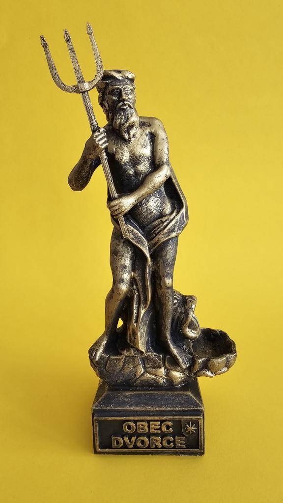 Nabízíme k prodeji sošku Neptuna, velikost cca 25 cm, dodání v krabičce, cena 300 Kč.