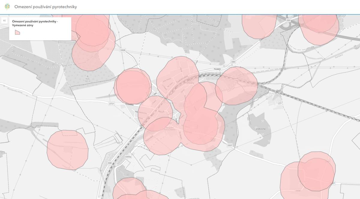 Od 1. prosince 2025 nabývá účinnosti nový zákon o pyrotechnice. Přináší zásadní změny v oblasti prodeje i používání pyrotechniky a zavádí ochranné zóny, ve kterých bude většina pyrotechniky zakázána.