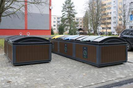 V priebehu mesiacov október a november prebehla realizácia polopodzemných kontajnerov. V meste pribudli štyri nové stojiská polopodzemných kontajnerov...