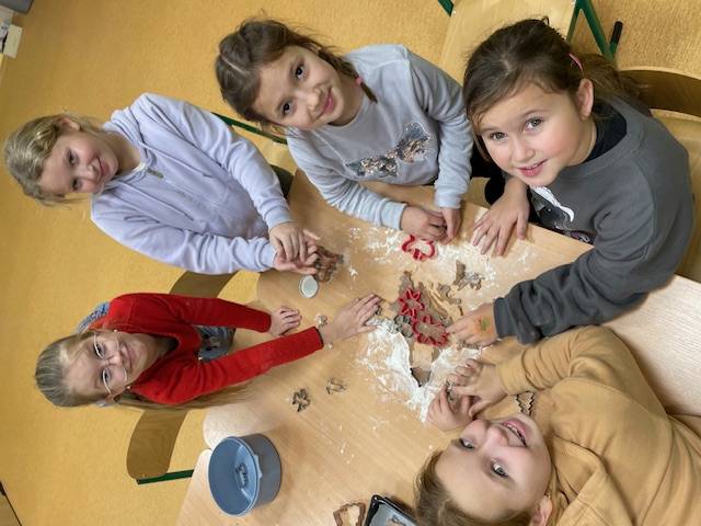 Pekli jsme perníčky, které provoněly celou školu.