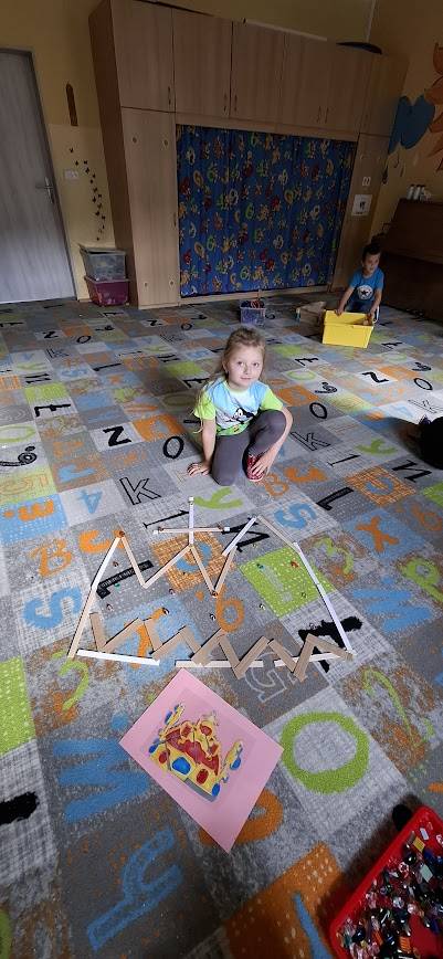 V pondělí 29.9. jsme ve školce prožili projektový den o sv. Václavovi. Děti se zábavnou formou dozvěděly, kdo byl patron české země a užily si hry i tvoření.