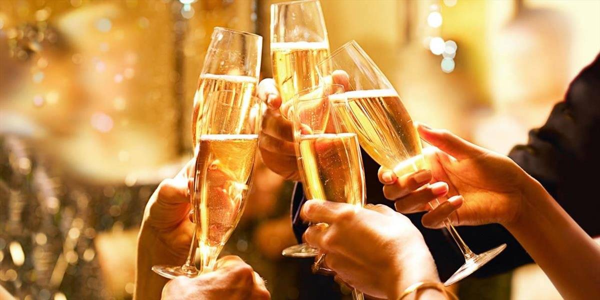 Obec Lehota Vás srdečne pozýva na novoročný prípitok, ktorý sa uskutoční 1. januára 2026 o 17.00 hod. pred Kultúrnym domom v Lehote. Príďte s nami privítať Nový rok 2026 a osláviť ho novoročným ohňostrojom.