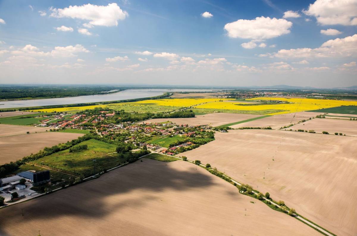 Pozrite si fotky našej obce zhora.