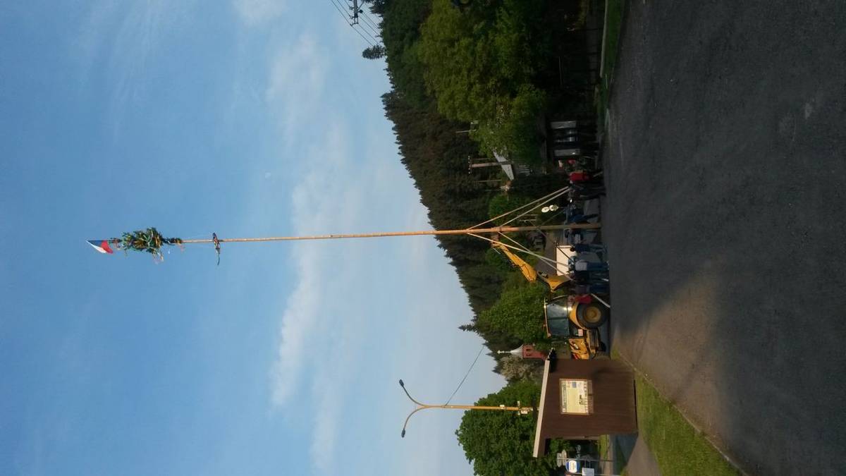 Do fotogalerie byly přidány fotky ze stavění  a kácení máje 2015.