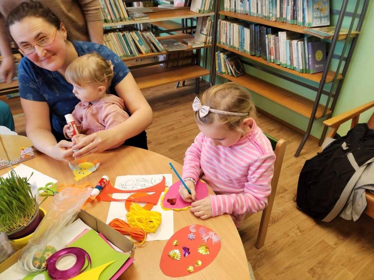 Ve čtvrtek 28.března 2024 se konalo v knihovně velikonoční odpoledne, kde si děti vyrobily něco velikonočního, vybarvovaly si  velikonoční omalovánky a prohlížely si i knihy. Do tvoření se zapojili rodiče i prarodiče.