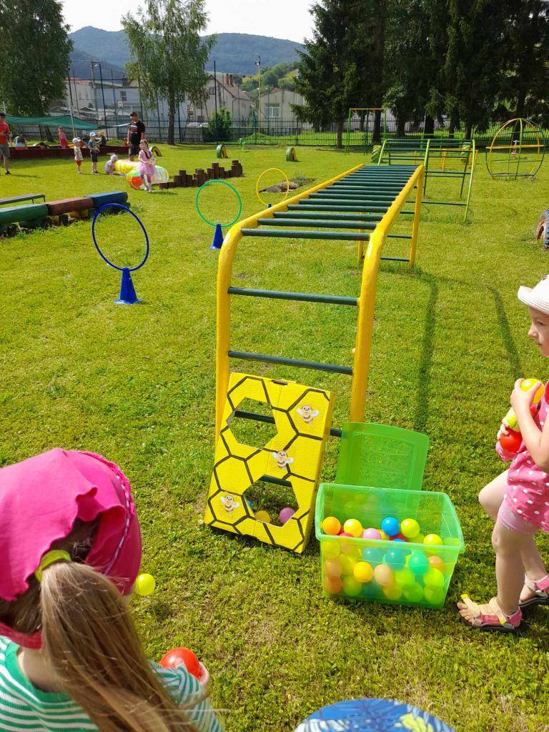 Ďakujeme chlapom za výborný guláš, sponzorom, rodičom, ktorí pomáhali pri tejto akcii. Deti mohli spolu so svojimi rodičmi prežiť krásne popoludnie.