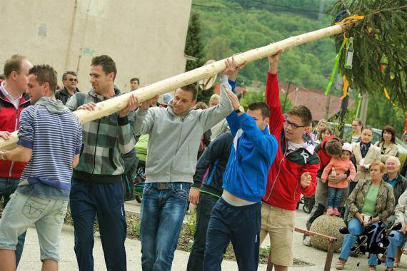 Postavili sme symbol jari