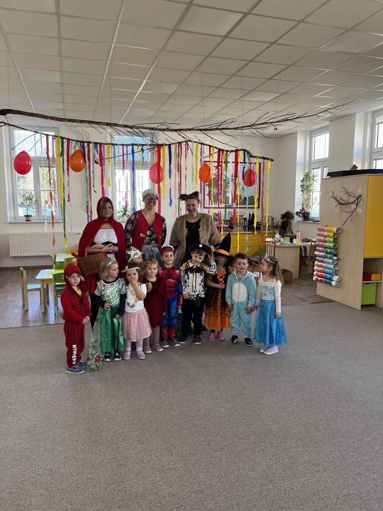 Maškarní bál nemohl chybět ani u našich nejmenších dětí.