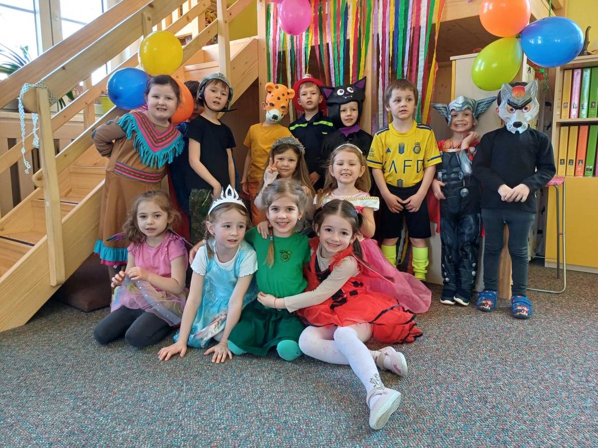 Pestrá přehlídka kostýmů a masek byla v pátek k vidění ve třídě Koťat.