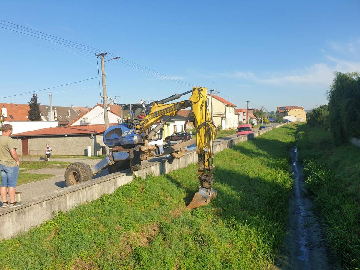 Rekonstrukce odběrného objektu se vzdouvacím prahem na Dlouhé řece byla oficiálně zahájena.