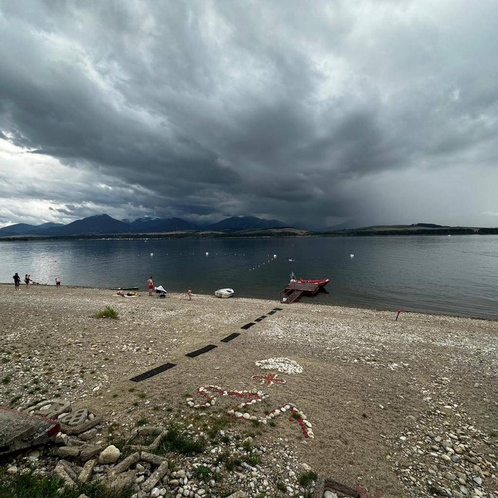 Posledný júlový víkend 29. - 30.7. charakterizovalo premenlivé počasie. Presvitajúce slnko striedal dážď, pridával sa vietor a nedeľné ráno nám prinieslo už aj hmlu.