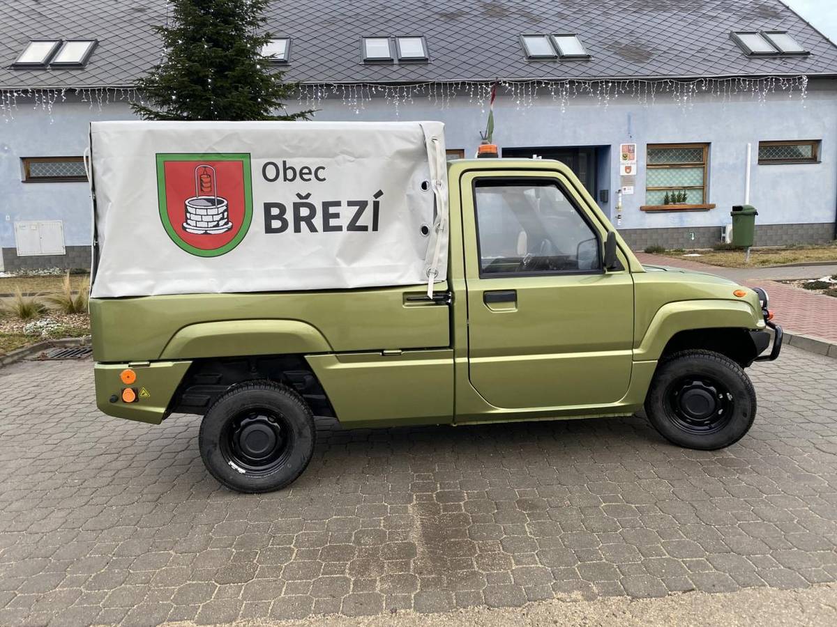 Od dnešního dne v naší obci slouží nový užitkový elektromobil. K jeho zakoupení jsme vyžili dotaci 200 000,- Kč od Ministerstva životního prostředí.