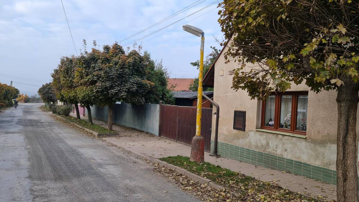 Výměna starých nevyhovujících svítidel za nová s LED technologií v ulici 1.máje.