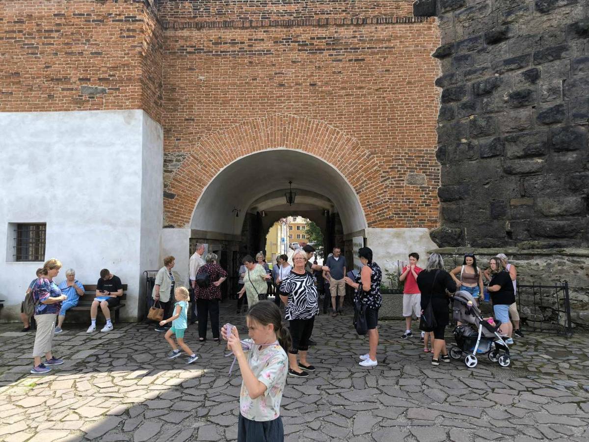 V rámci projektu,,4 roční období" nás v Nebanicích podruhé  navštívili obyvatelé Mähringu, společně jsme navštívili Chov koní v Nebanicích, Chebský hrad a Poohří v Chebu. Projekt je finančně podpořen z Fondu malých projektůINTERREG Bavorsko - Česko 2021-2027, který je spolufinancován z EFRR.