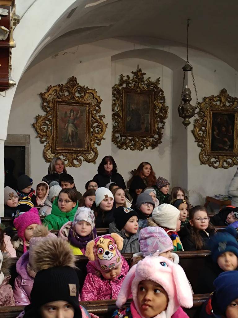 Zpívání v kostele a předvánoční setkání s panem farářem.