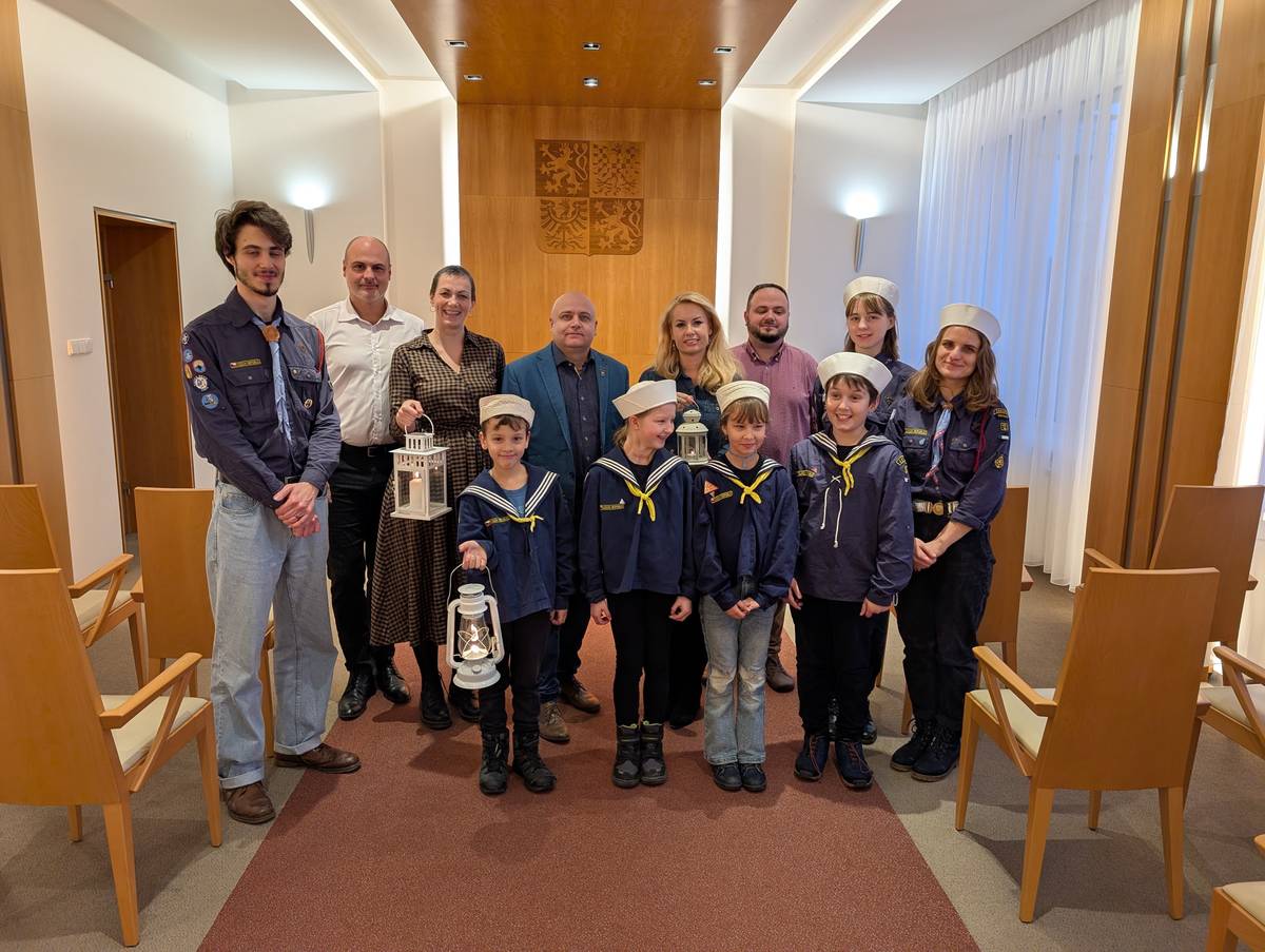 🕯️ Skauti z Přístavu Eskadra Ostrava přinesli na radnici světlo, které putovalo z Betléma přes Vídeň až k nám. Odnést si ho můžete i vy. 📅 23. prosince ⏰ 10:00–14:00 📍 Alšovo náměstí & Duha Přineste si lampičku, lucerničku nebo svítilničku – skauti vám je připálí. 🎄 Přijďte si pro kousek vánoční atmosféry a světla, které spojuje. ❤️