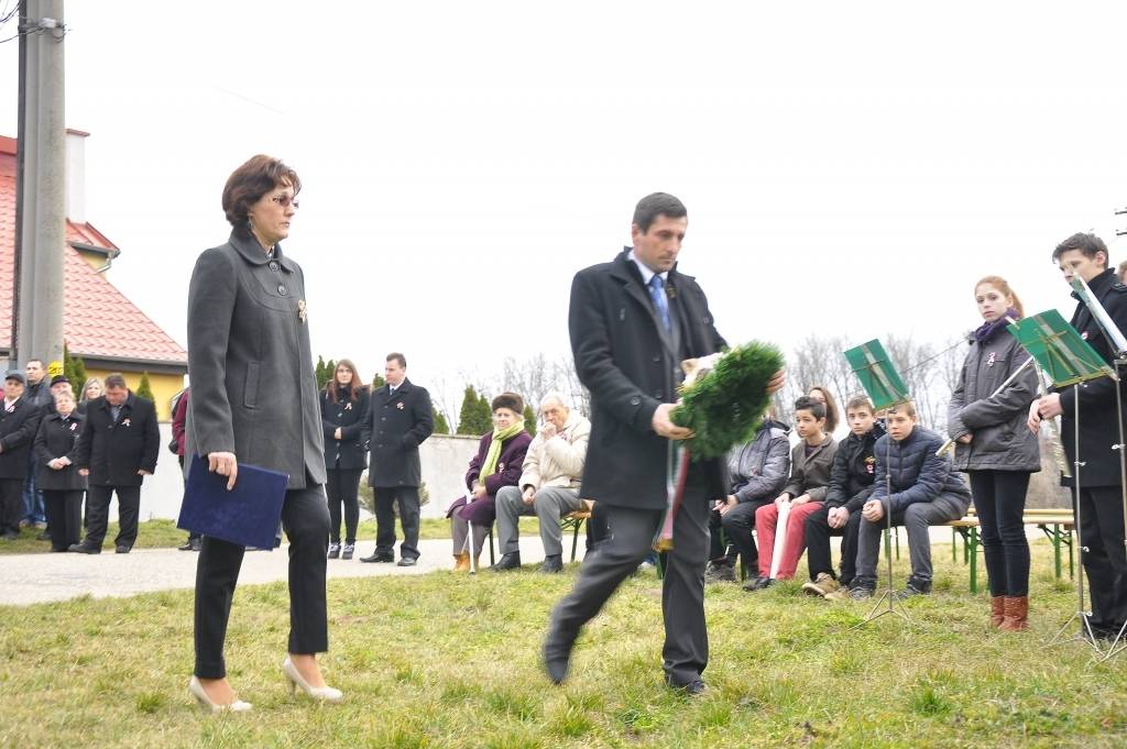 Nagy tisztelettel és szeretettel köszöntök mindenkit a hagyományos március 15 – i ünnepünkön, melyen történelmünk egyik legfelemelőbb napjaira, óráira, pillanataira emlékezünk.