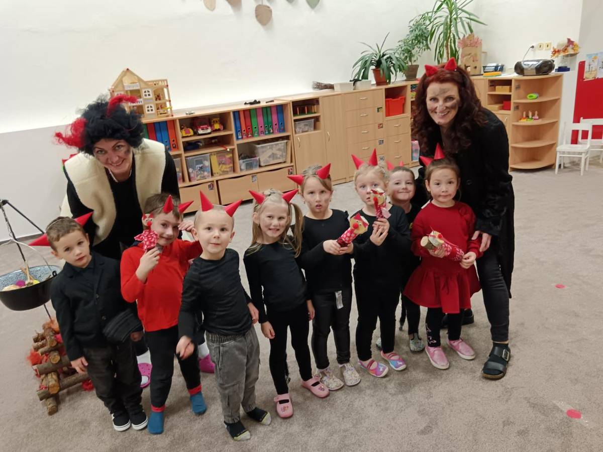 Ve třídě Berušek se uskutečnilo společné čertovské odpoledne, které si užily děti i dospělí.