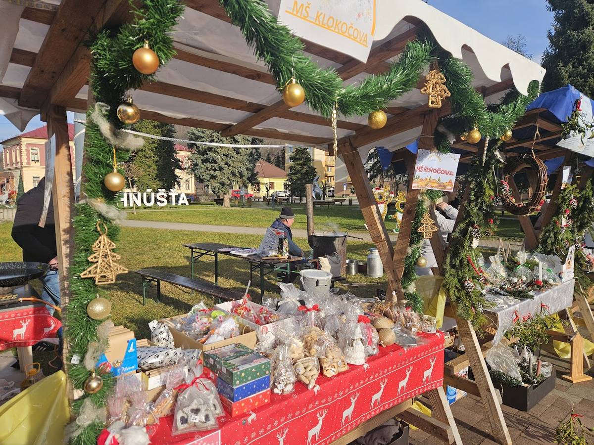 Hnúšťa, 18.12.2025 - Vianočné trhy v Hnúšti sa aj tento rok niesli v znamení výnimočnej atmosféry, vysokej návštevnosti a radosti zo spoločných stretnutí.