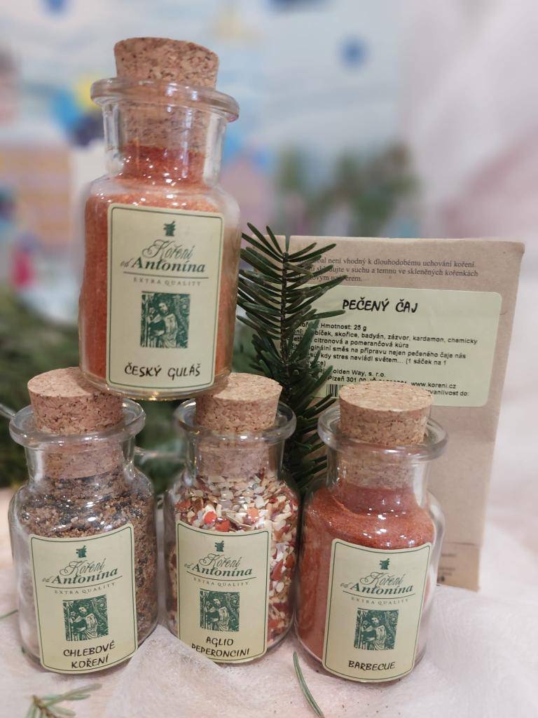 Máme pro vás výprodej koření od Antonína.  Firma nabízí výběrové ručně balené koření s tradicí od roku 1999.  Nejkvalitnější koření z celého světa.  Bez glutamanu a lepku. Ruční výroba - kromě přesných vah nepoužívají žádné stroje. Kořenky z českého skla.