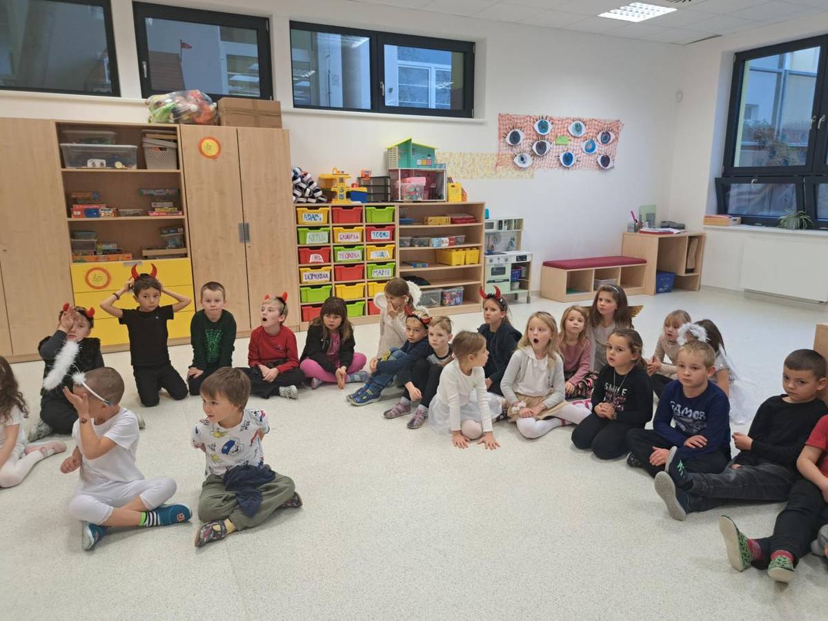 Začátek prosince je tradičně spojen s přípravami na Vánoce a příchod Mikuláše, anděla a čertů. I my jsme si udělali čertovský týden.