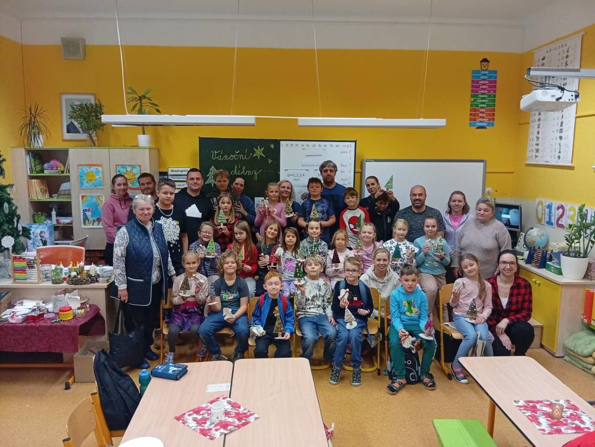 V adventním období se na naší škole uskutečnila tradiční „Vánoční dílna“, na kterou byli pozváni i rodinní příslušníci žáků.