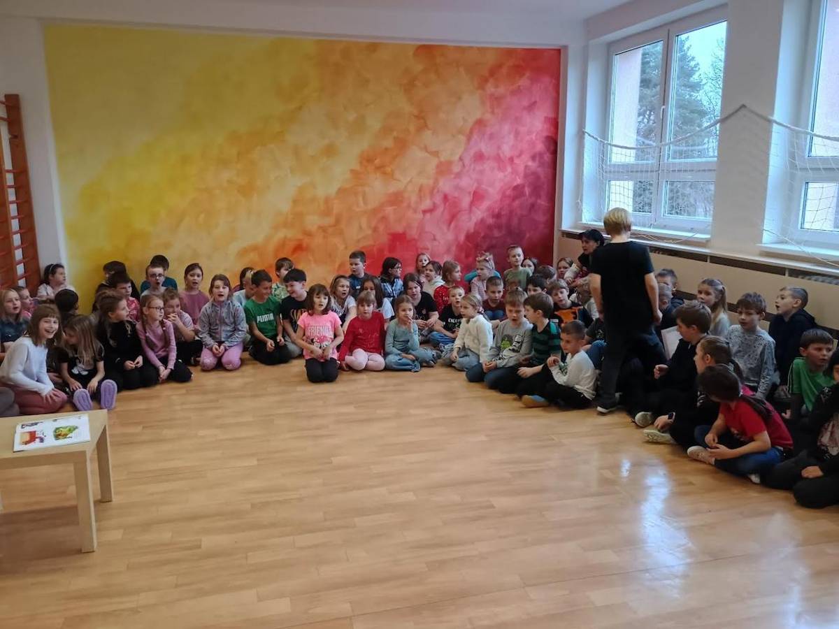 Dne 17. 12. 2025 proběhlo ve školní družině společné zpívání vánočních koled.