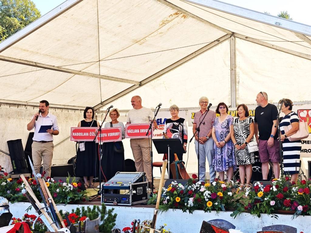 Bylo nám velikou ctí za přítomnosti potomků a dalších příbuzných slavnostně pokřtít tři nové ulice v naší obci Kamenné Žehrovice.