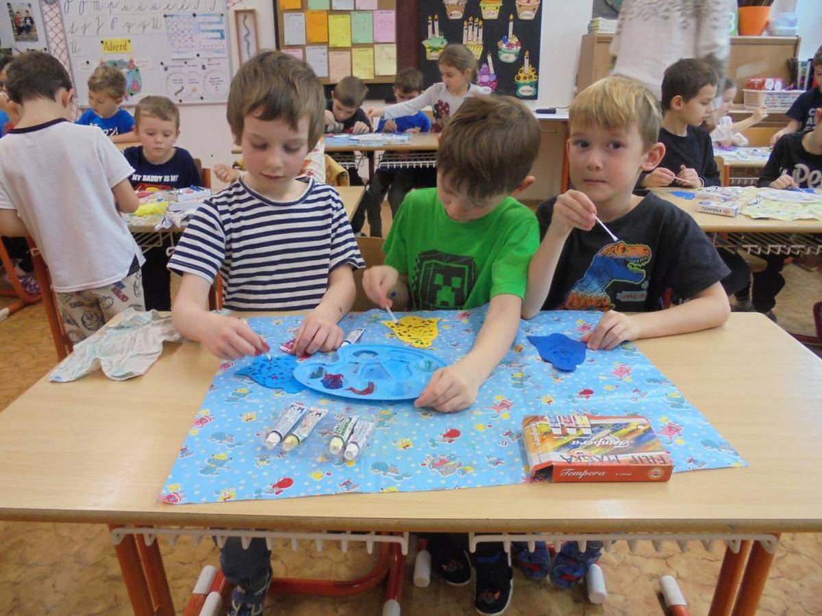 Tradiční projekt "Koledníček" prohlubuje již několik let spolupráci mezi základní a mateřskou školou a pomáhá předškolákům si lépe a rychleji zvyknout na školní prostředí, do něhož zanedlouho vplují.